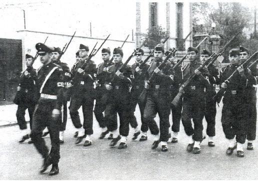 La Instrucción de Orden Cerrado implica DISCIPLINA y el ejercicio de MANDO y OBEDIENCIA.(Fotografía cortesía del Comandante Alberto Richaud César)