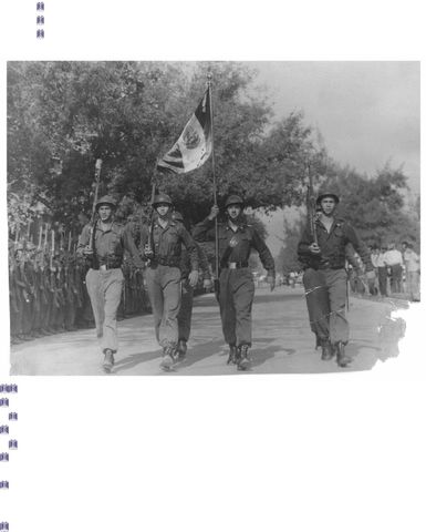 Abanderado, Arturo Vázquez Soto, a su der. Jorge Piña y su izq. Emilio Portes
